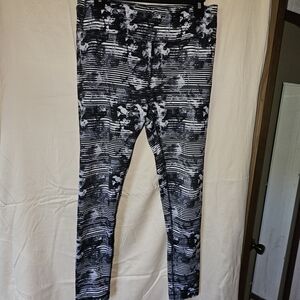 90 Degree By Reflex Black & White Abstract Stripe Leggings